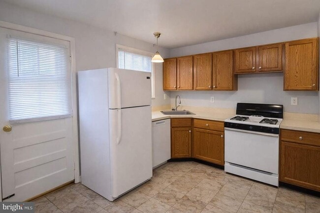 Building Photo - 9204 51st Ave