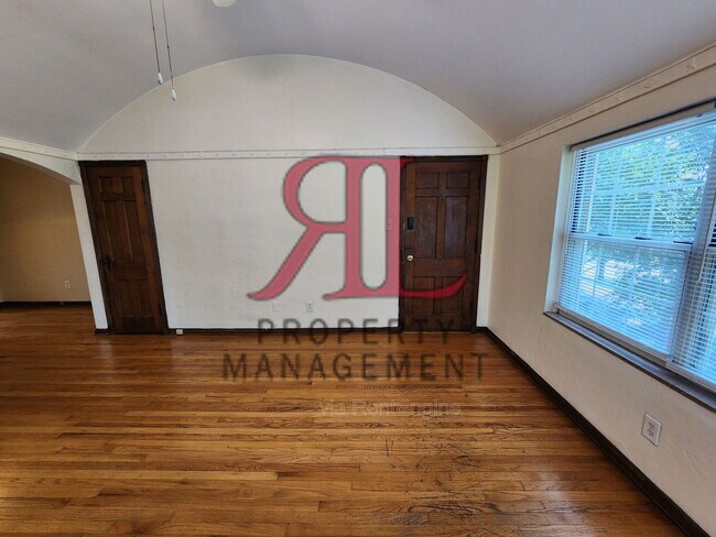 Foto del edificio - 1088 Northwest Blvd