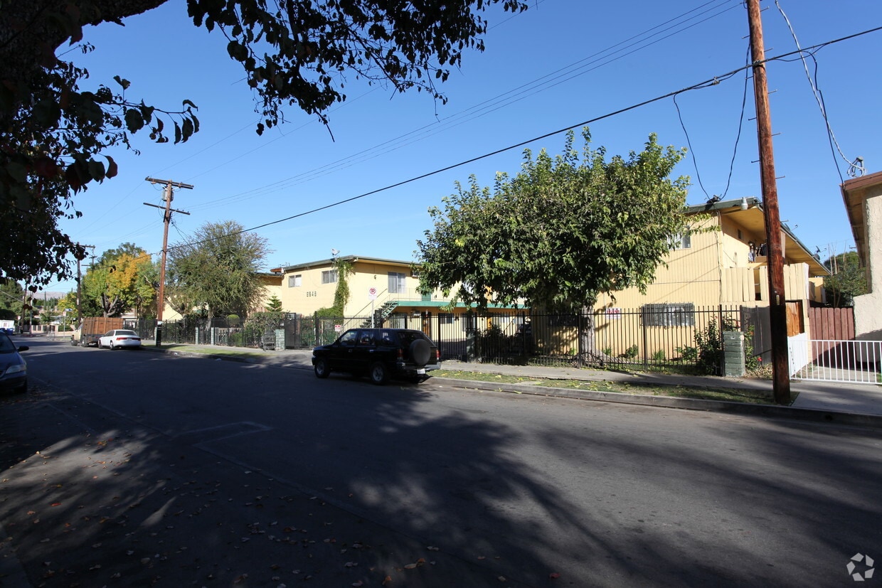 6940-6958 Milwood Ave. - 6940-6958 Milwood Ave
