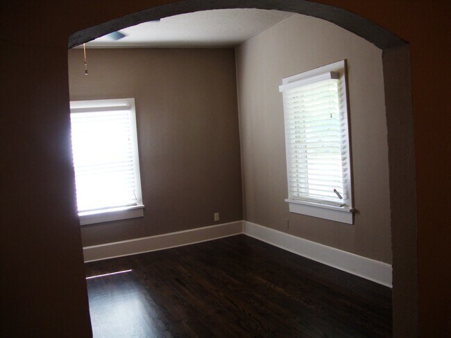 LR - 209 Park Dr
