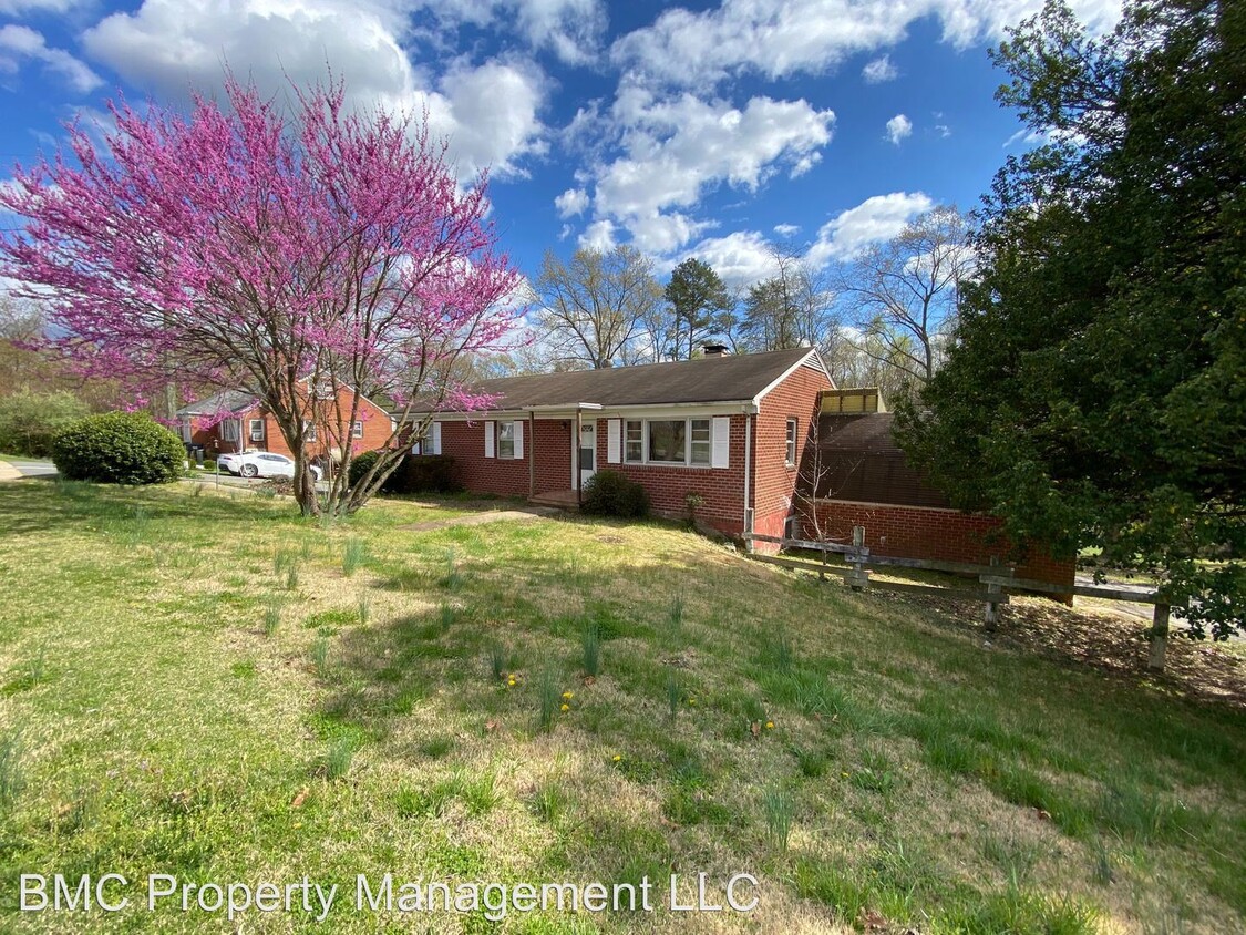 Foto principal - 3 br, 1.5 bath House - 1426 5th Street Ext.