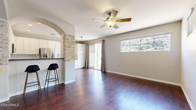 Foto del edificio - 451 W Mountain Sage Dr