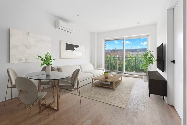 Building Photo - 479 Monroe St