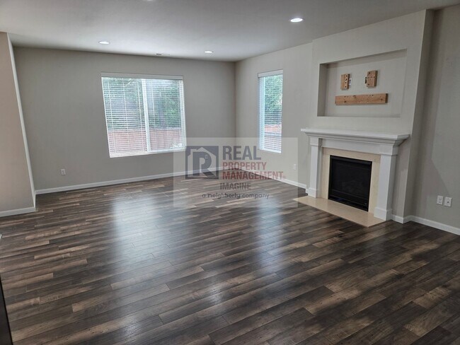 Foto del edificio - Modern 3 Bedroom, 2.5 Bath Home In Quiet Community!