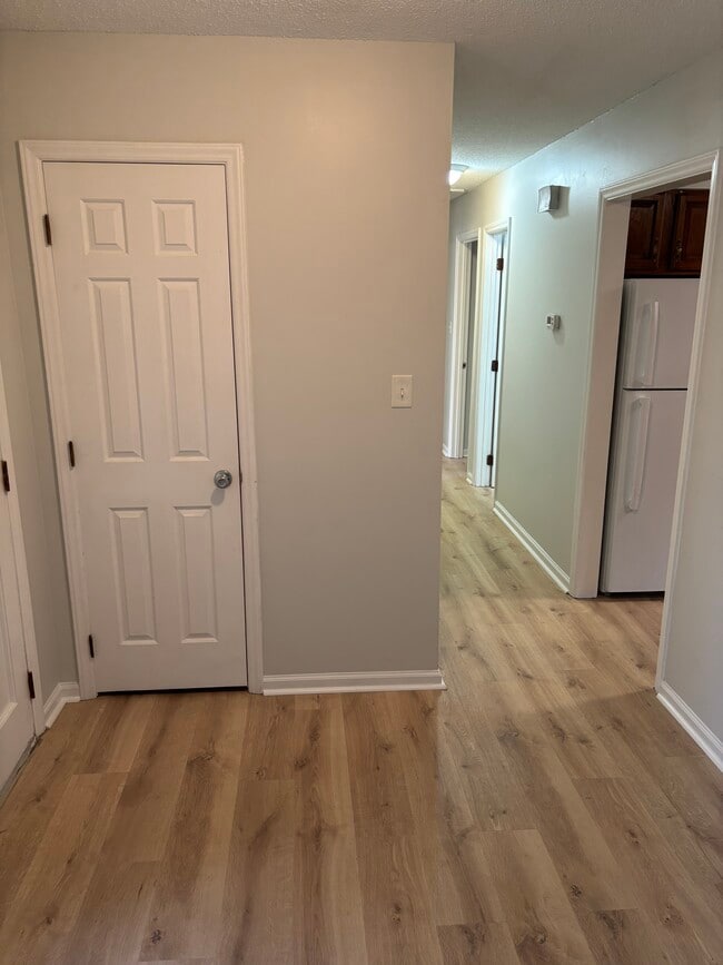 Building Photo - 205 SW Maynard Rd