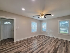 Building Photo - 1113 San Jacinto St