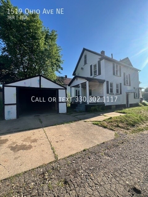 Building Photo - Spacious 3 bedroom home with garage for re...