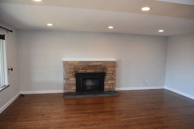 Foto del edificio - 3 Bedroom 2 Bath Tacoma Home with Hot Tub ...