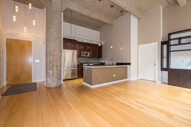 Building Photo - 1735 N Paulina St