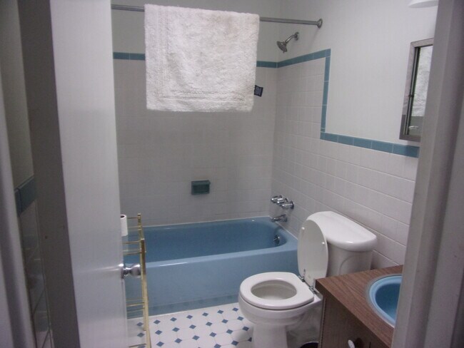 Foto del edificio - 7612 Summerdale Ave