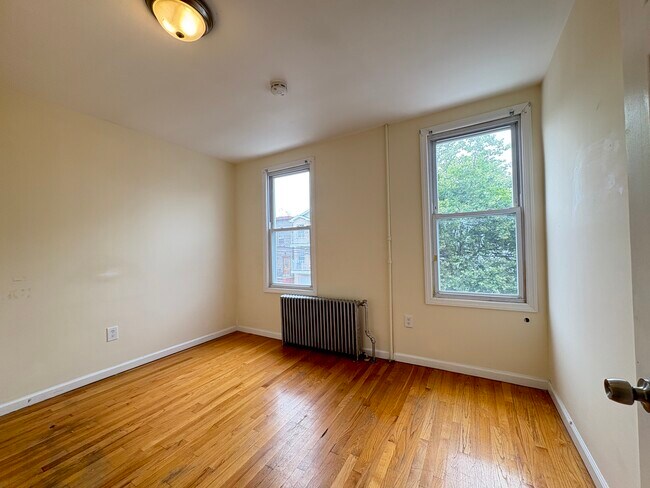 Foto del edificio - 138 Armstrong Ave
