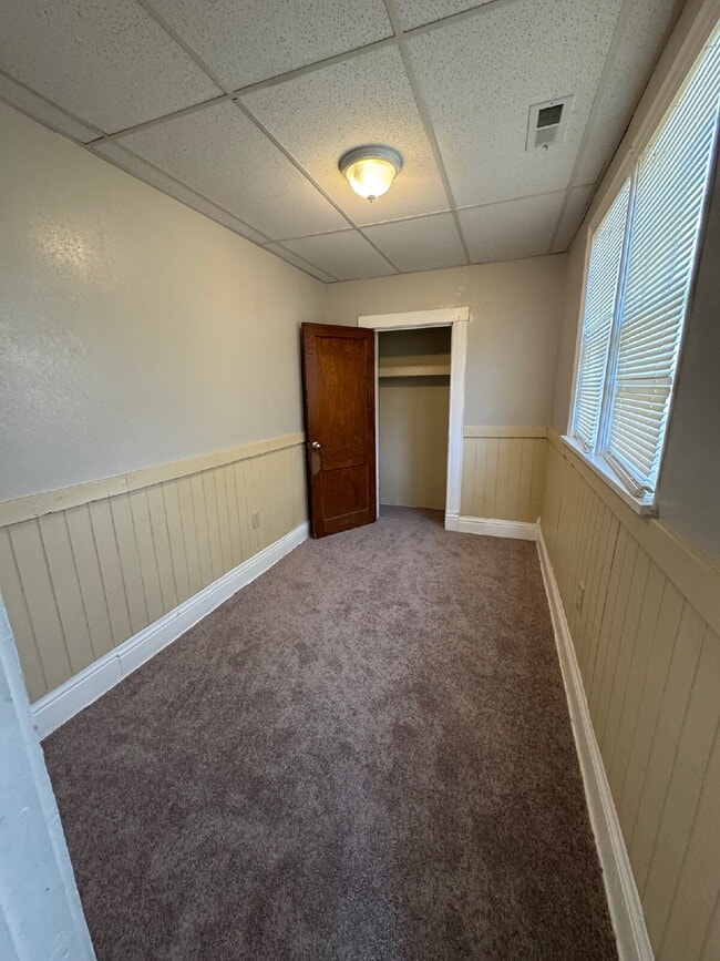 Building Photo - "Cozy 1-Bedroom Haven in Wichita's Heart – Your Perfect Urban Retreat Awaits!"