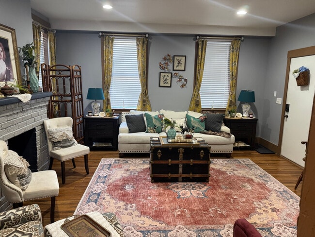 Building Photo - 201 Mulberry St