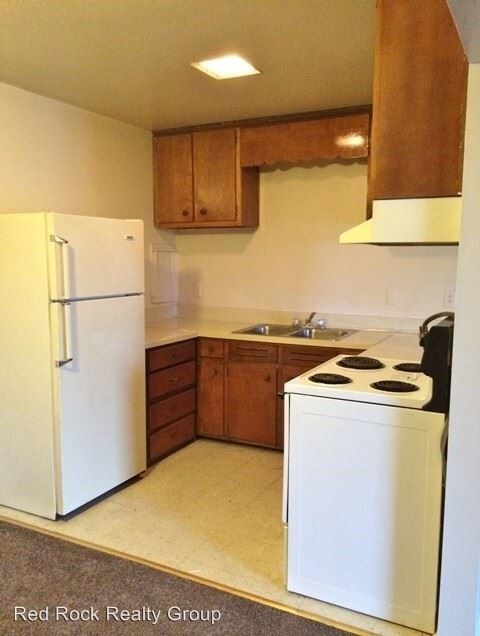 Building Photo - 2316 10th Ct S