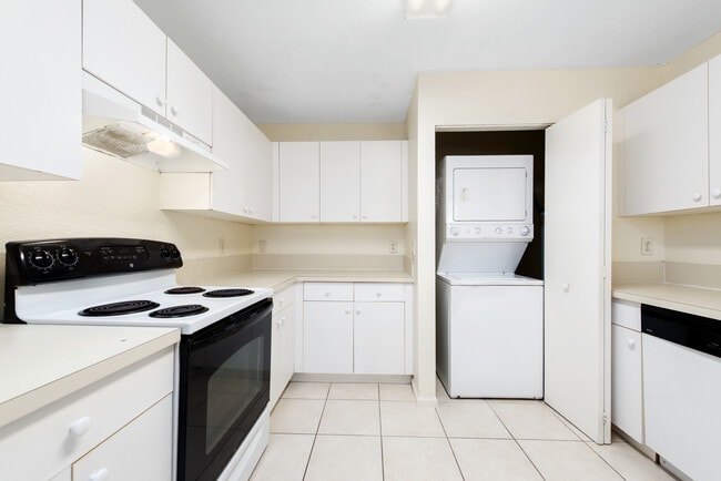 Building Photo - 8490-8496