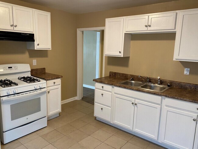 Building Photo - 3933 Brookmont Dr