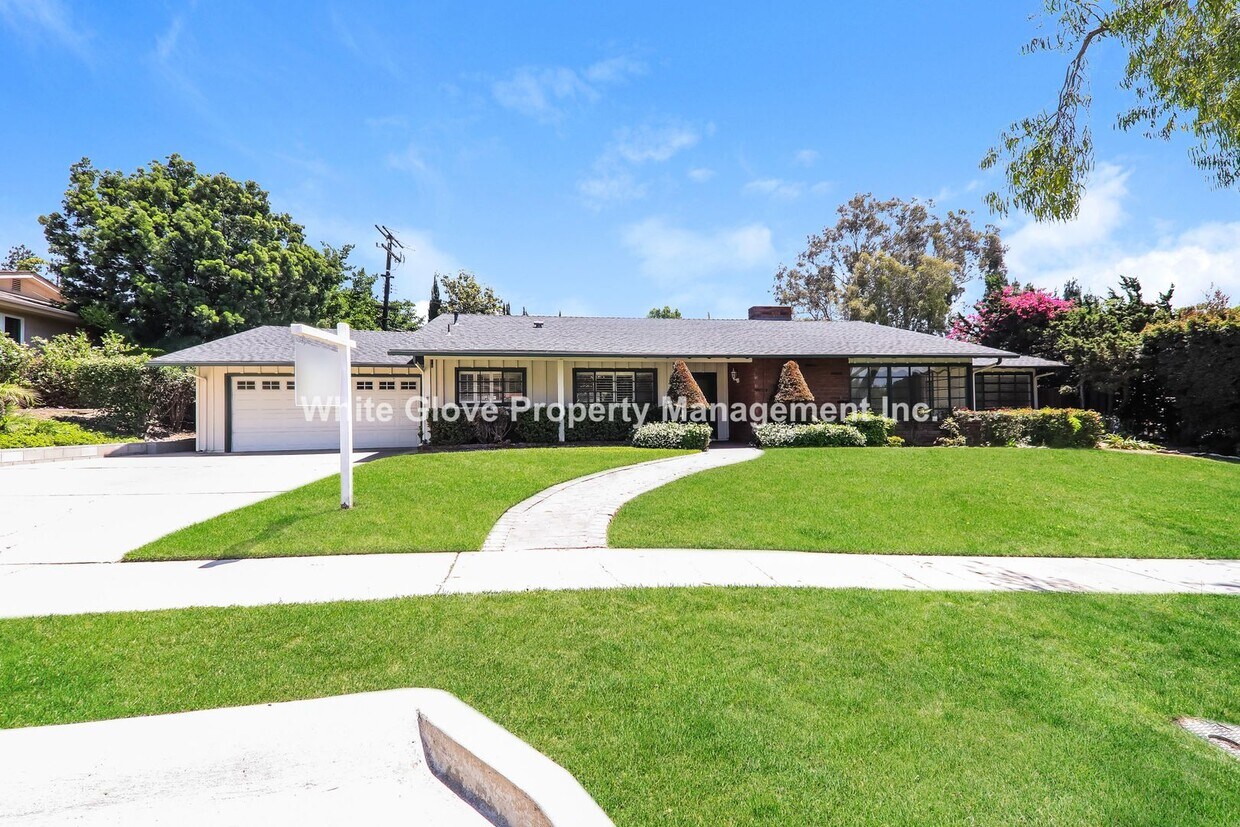 Primary Photo - 4 Bedroom Pool Home in Raymond Hills Neigh...