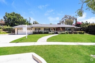 Building Photo - 1400 Hollydale Dr