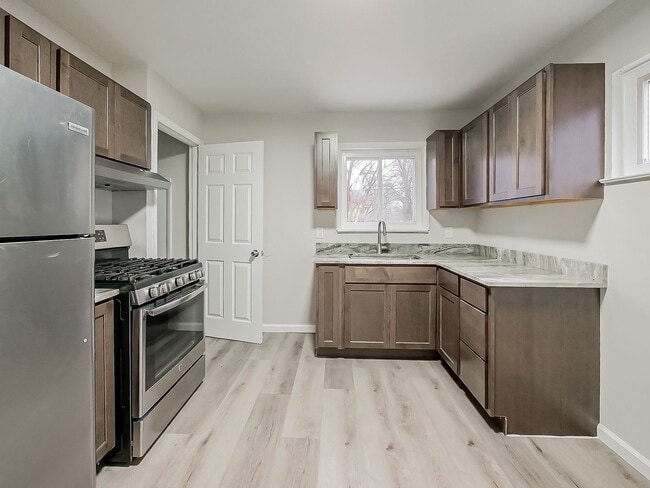 Building Photo - AVAILABLE NOW! Charming 3-Bedroom Home in Prime Pontiac Location