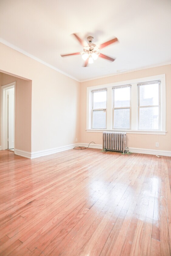 Primary Photo - 3948 W Roscoe St