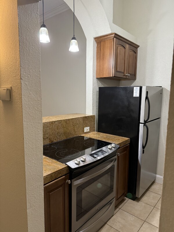 Foto del edificio - 370 N Civic Dr