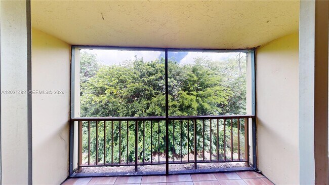 Foto del edificio - 8860 Fontainebleau Blvd