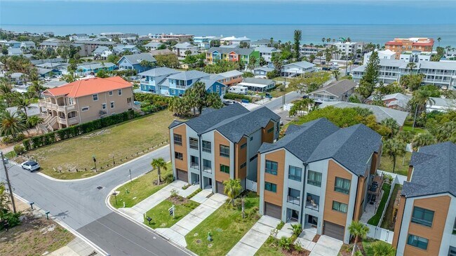 Building Photo - 2200 Bay Blvd