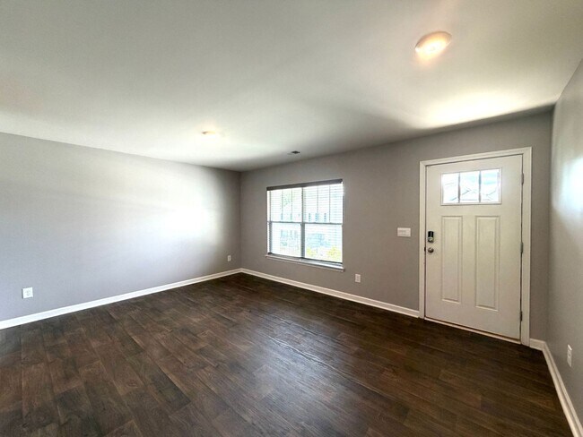 Foto del edificio - Candler - Three Bedroom Modern Home