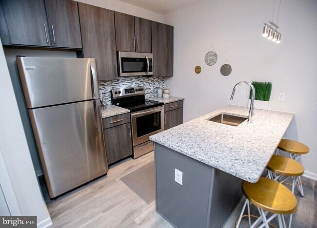 Building Photo - 1410 N 31st Street Unit 1B-1-215