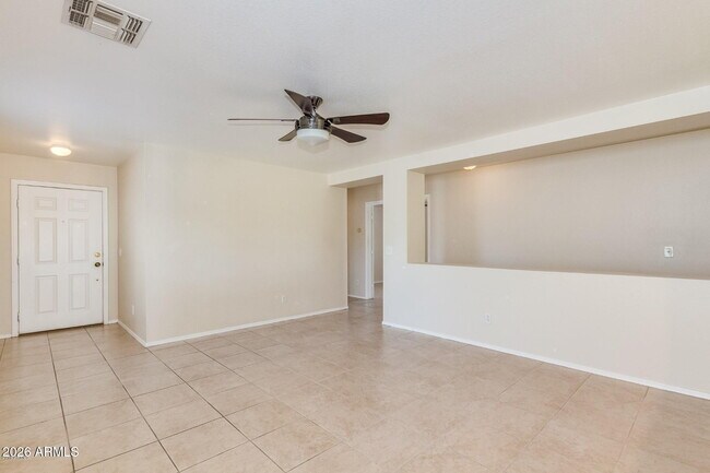 Foto del edificio - 2856 E Augusta Ave