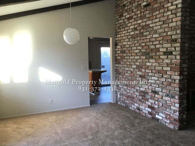 Foto del edificio - Spacious 3-Bed 2-Bath Home in South Salina...