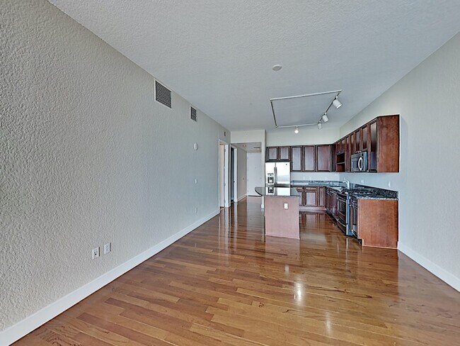Foto del edificio - 150 E Robinson St