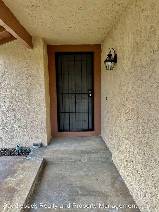 Foto del edificio - 4 br, 2 bath House - 2076 W. Ontario Ave