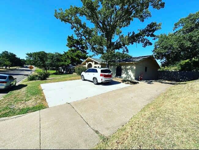 Photo - 1321 Wade Dr House