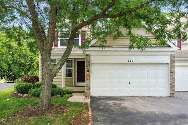 Foto del edificio - 223 Mistwood Ln