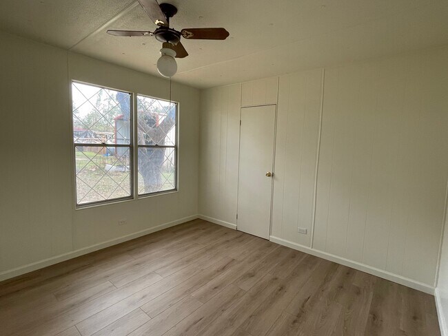 2nd Bedroom, with walk-in closet - 711 13th St