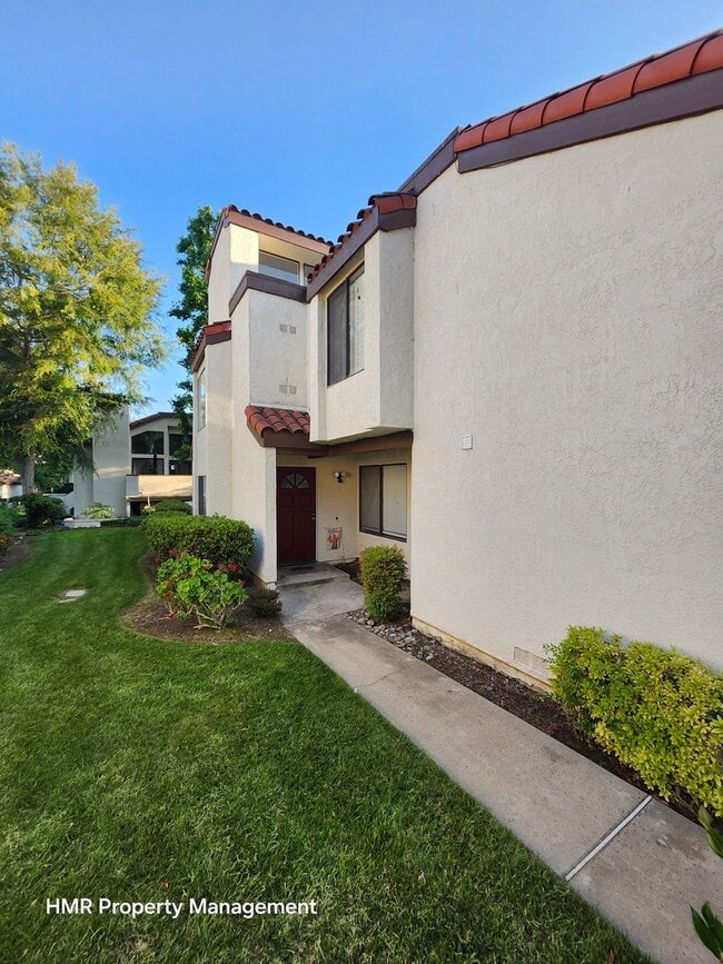 Building Photo - Beautiful 3-Bed, 3-Bath Condo in Prime Cla...