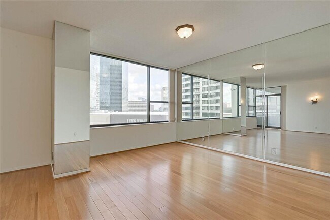 Building Photo - 15 Greenway Plz