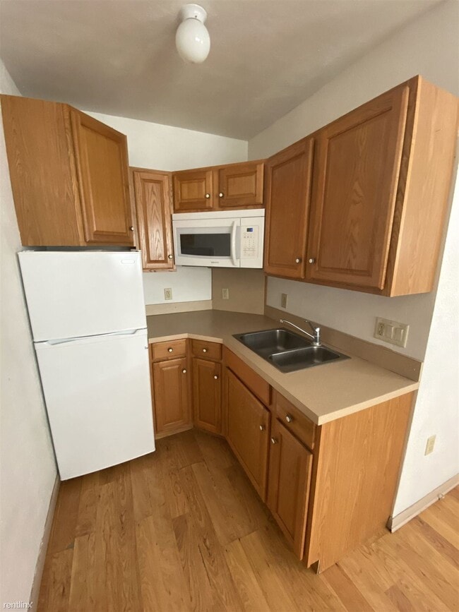 Building Photo - Studio, 1 bath House - 701 W 6th St Apt 4