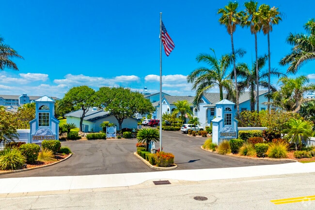 520 S Brevard Ave Cocoa Beach, FL 32931 - Harbor Isles 1