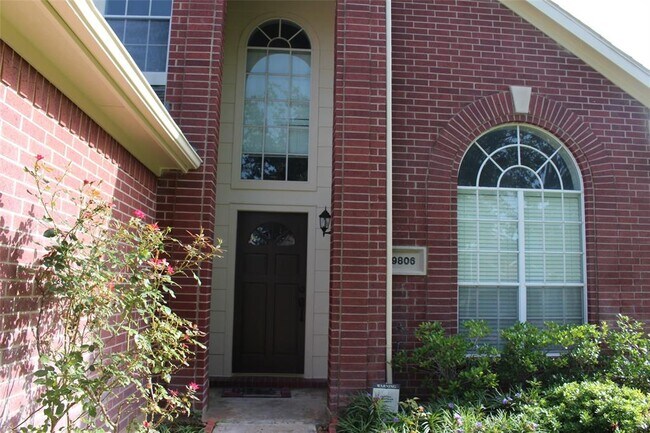 Building Photo - 9806 Trailing Moss Dr