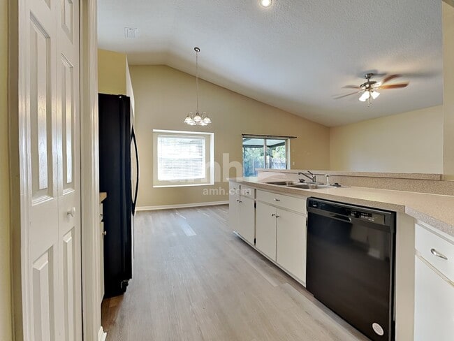 Building Photo - 10835 Peppersong Dr