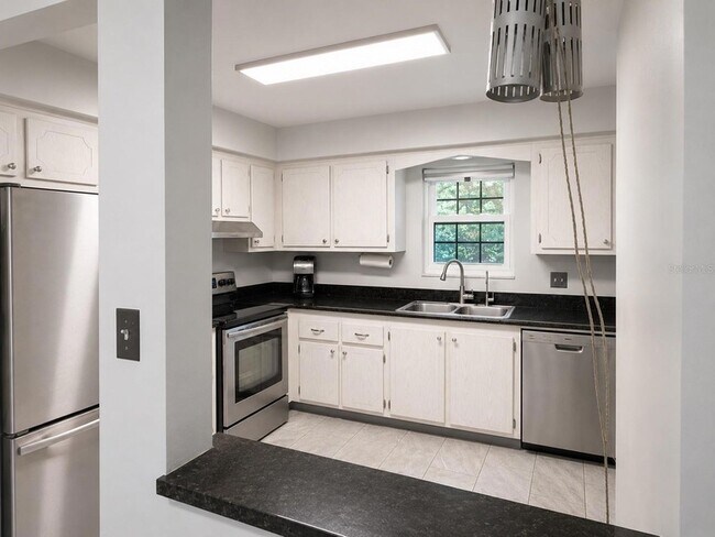 Foto del edificio - 1706 Belleair Forest Dr