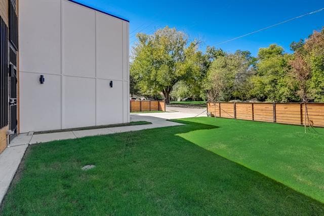 Building Photo - 2618 Carpenter Ave
