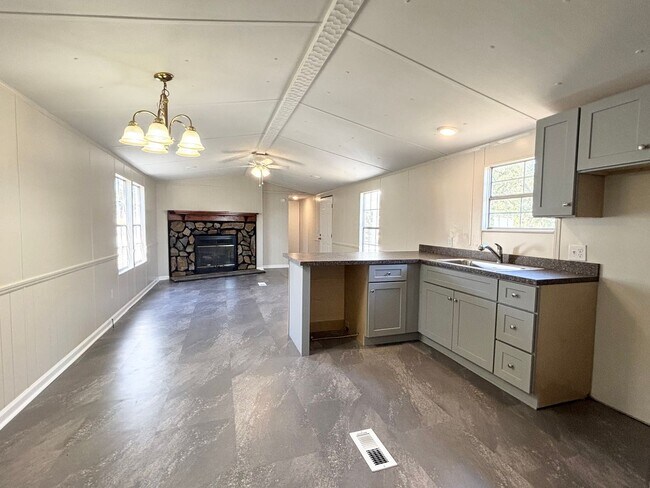 Foto del edificio - 2 Bed 2 Bath Remodeled Mobile Home