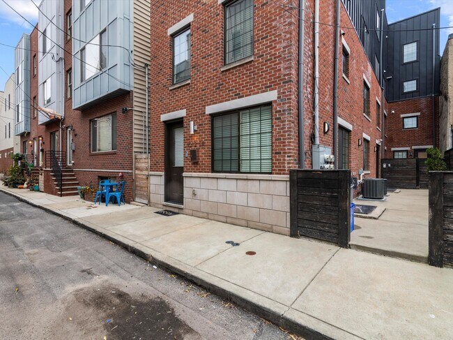 Foto del edificio - 1012-14 S Randolph St