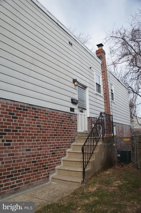 Primary Photo - 707 Red Lion Rd