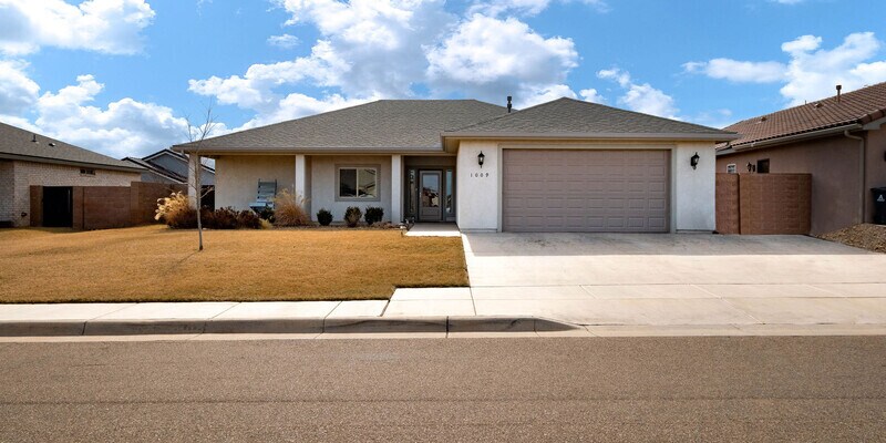 Primary Photo - 1009 Syrah Blvd