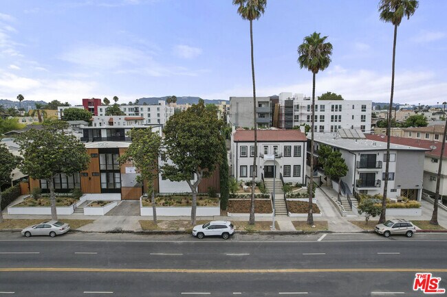 Building Photo - 4727 Beverly Blvd