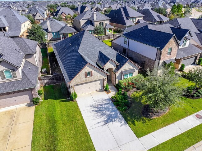 Building Photo - 3439 Cres Vista Dr